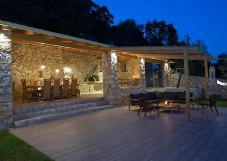 Modern Country With Stone-built Bbq Area